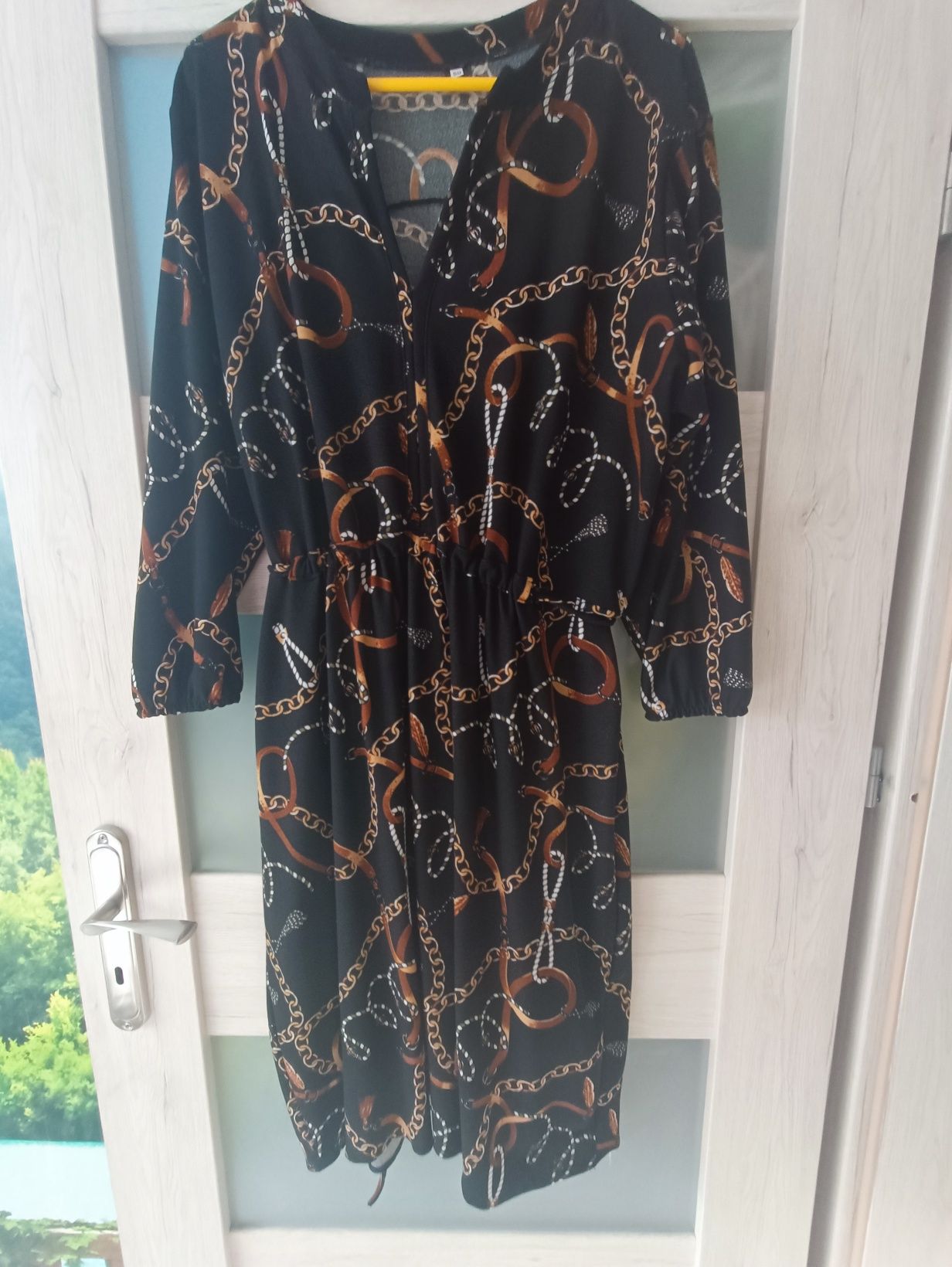 Sukienka czarna w łańcuch Ala Chanel plus size