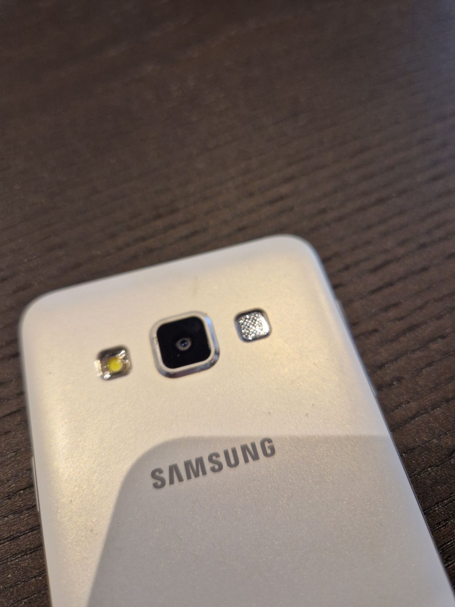 Telemóvel Samsung A3  16Gb (c/danos)