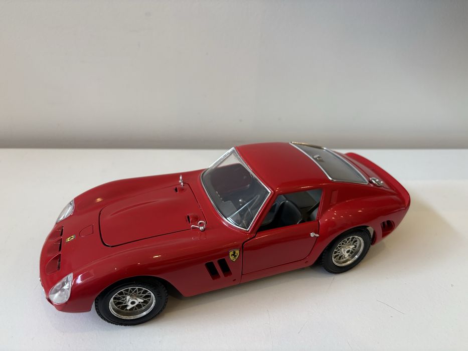 Model Ferrari 250 GTO 1:18 BBurago Burago (maisto welly)