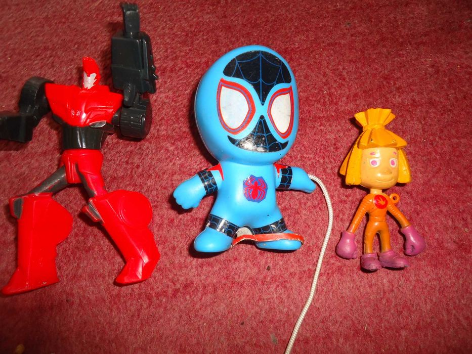 ---игрушка - робот и др