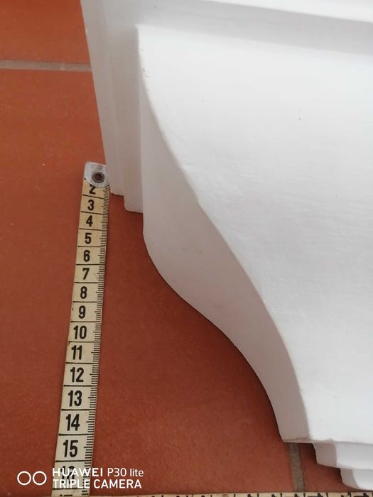 Apliques de gesso branco, usados, em otimo estado