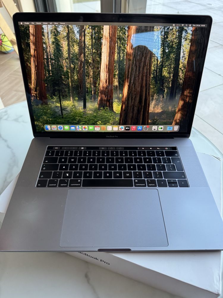 MacBook Pro 15 2019 A1990 Core i7 16 GB RAM 256 SSD