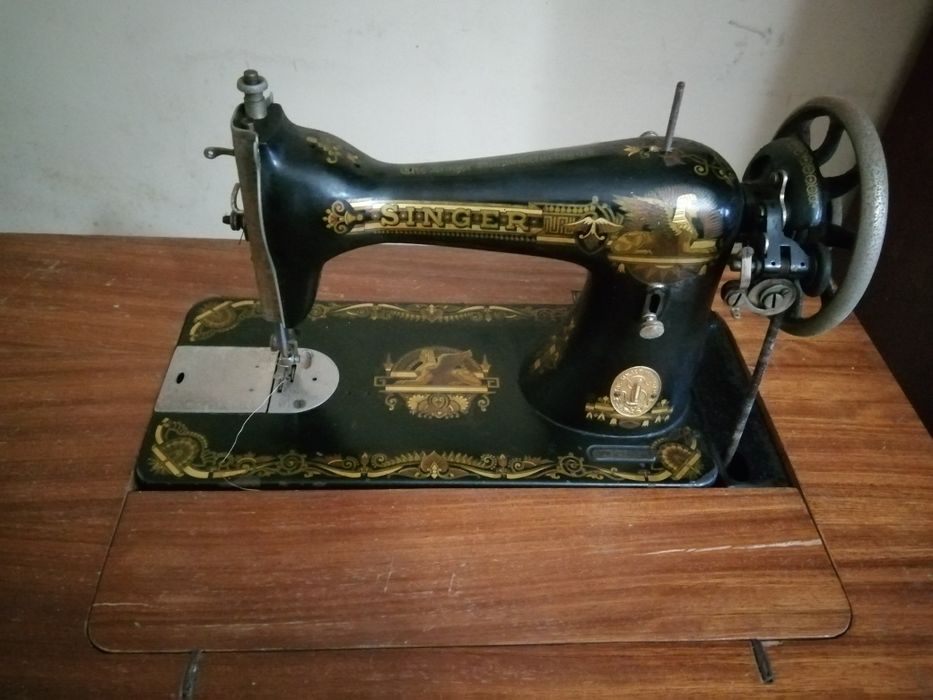 Máquina de costura Singer (com motor)