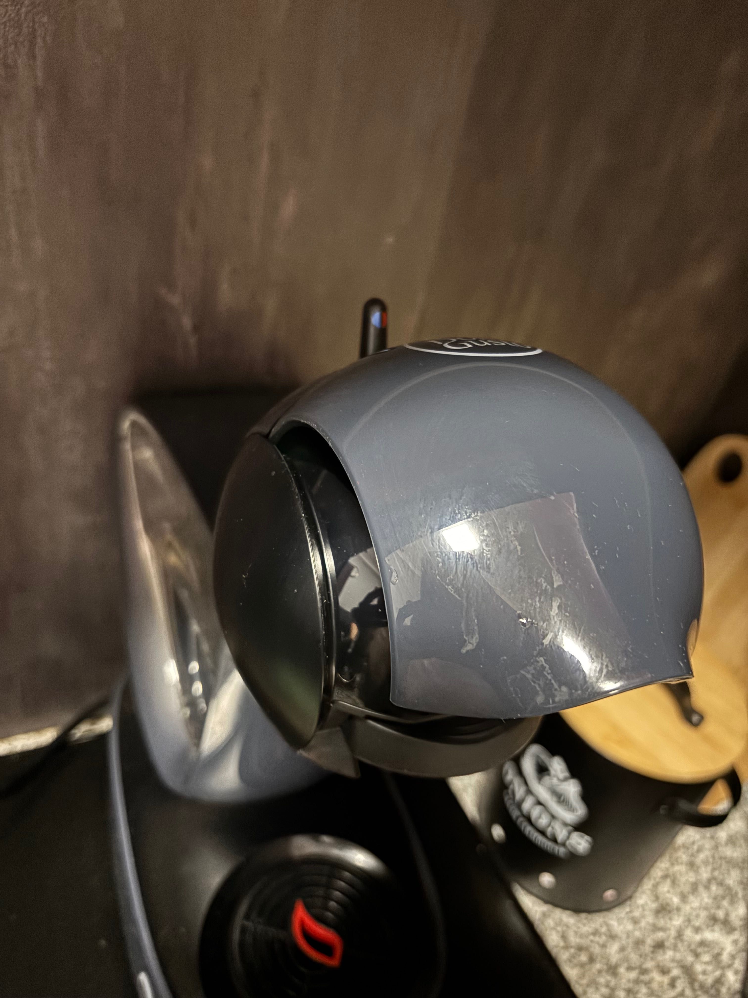 Máquina de café Dolce Gusto com oferta de porta-capsulas