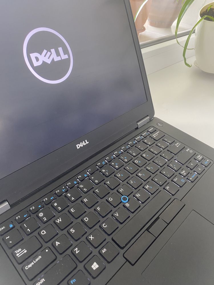 Потужний ноутбук Dell з Intel i5 500gb 16 ggb ddr4