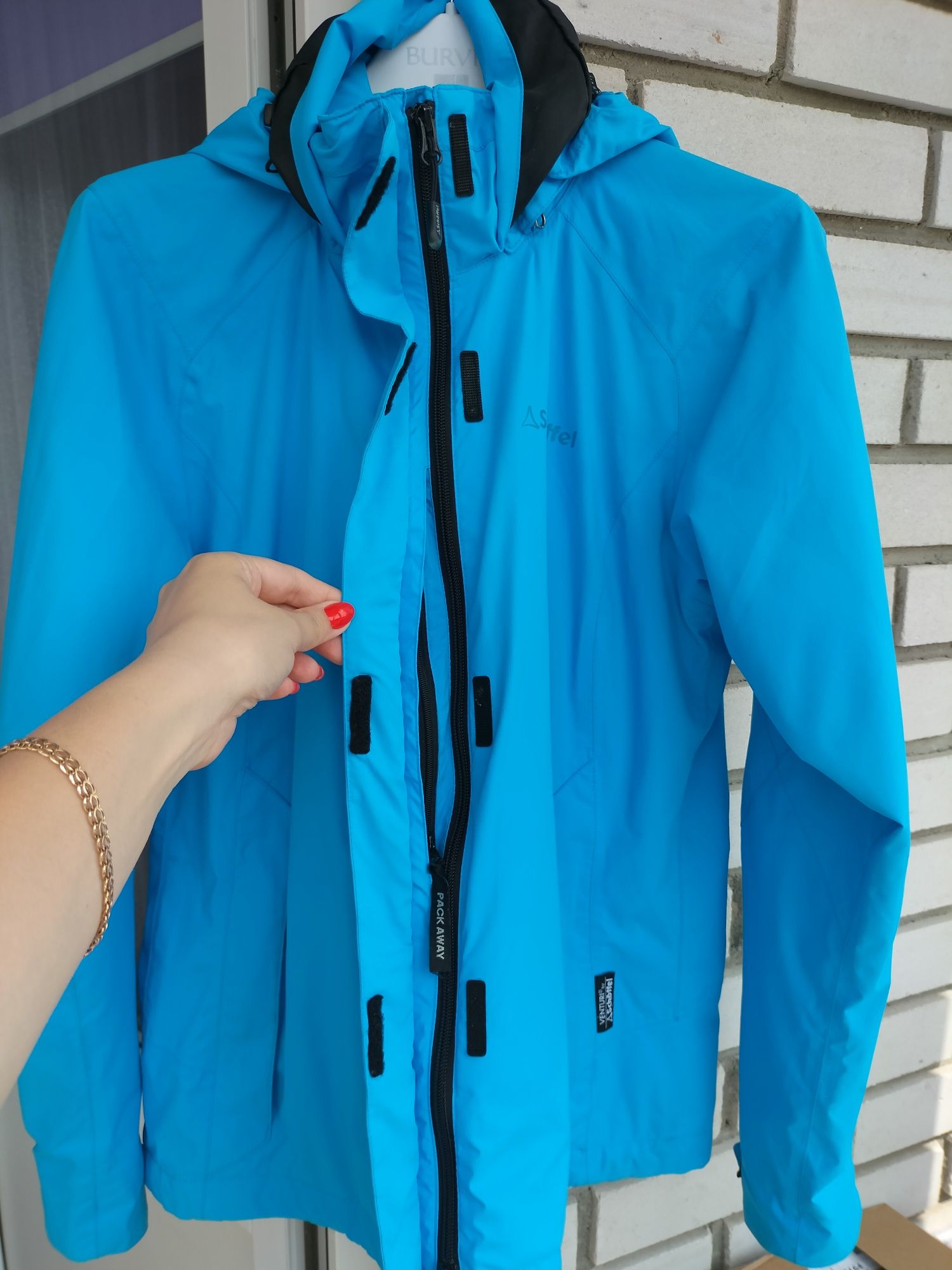 Фірмова куртка вітрівка з капюшоном та мембраною Schoffel!