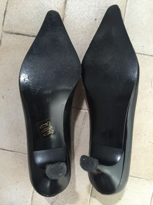 Sapatos de Pele Pretos 39