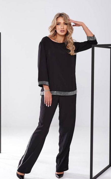 Святковий чорний костюм камінчиками