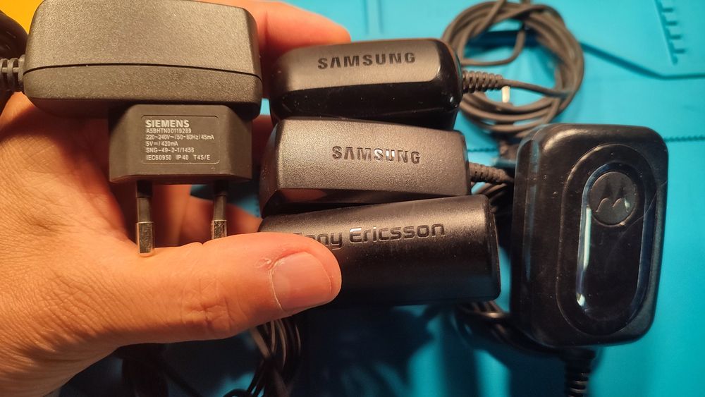 Carregadores telemoveis Motorola Sony Ericsson Siemens Samsung