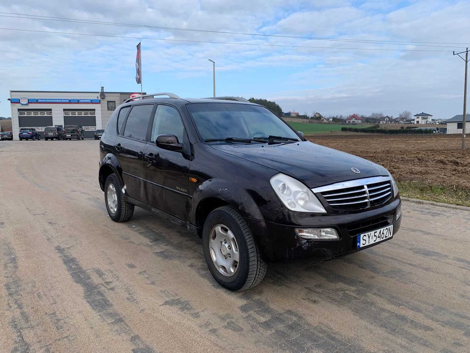 SsangYong Rexton 4x4 * 3,5 T hak * silnik 3.2 pancerny Mercedes