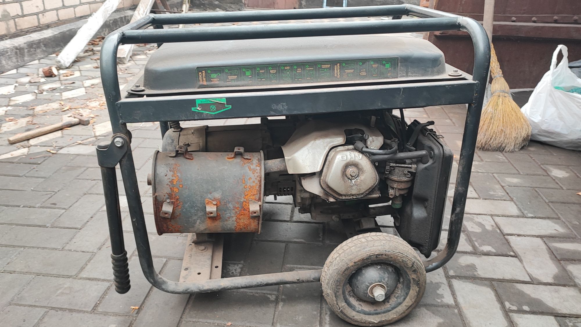 Продам бензиновый генератор 8 квт