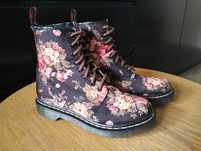 Dr Martens Victorian Flowers 11821