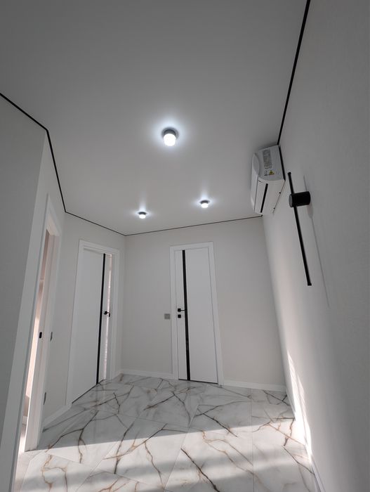 Натяжні стелі під ключ, світлові лінії, парящі потолки Вінниця Дзвони!