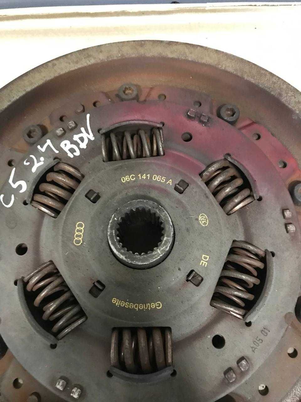 Зчеплення в зборі Audi A6 C5 2.4 BDV 320403101 маховик диск демпфер