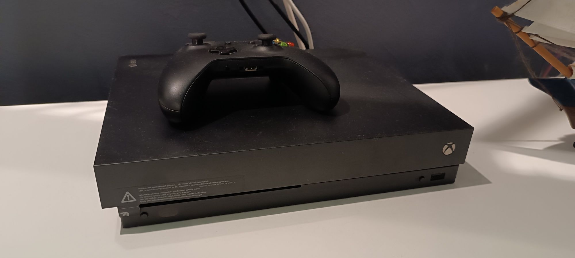 Sprzedam konsole Xbox one x