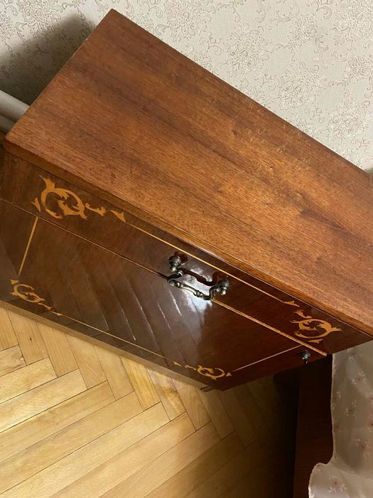 Тумбочка, комод,