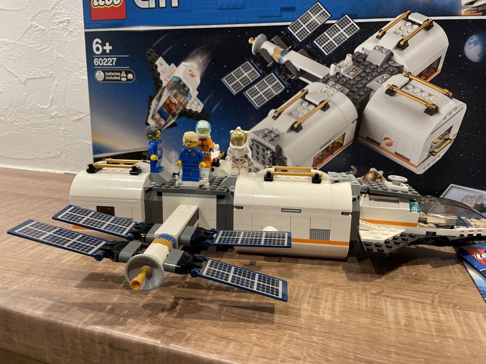 LEGO City 60227 klocki Stacja kosmiczna na Księżycu