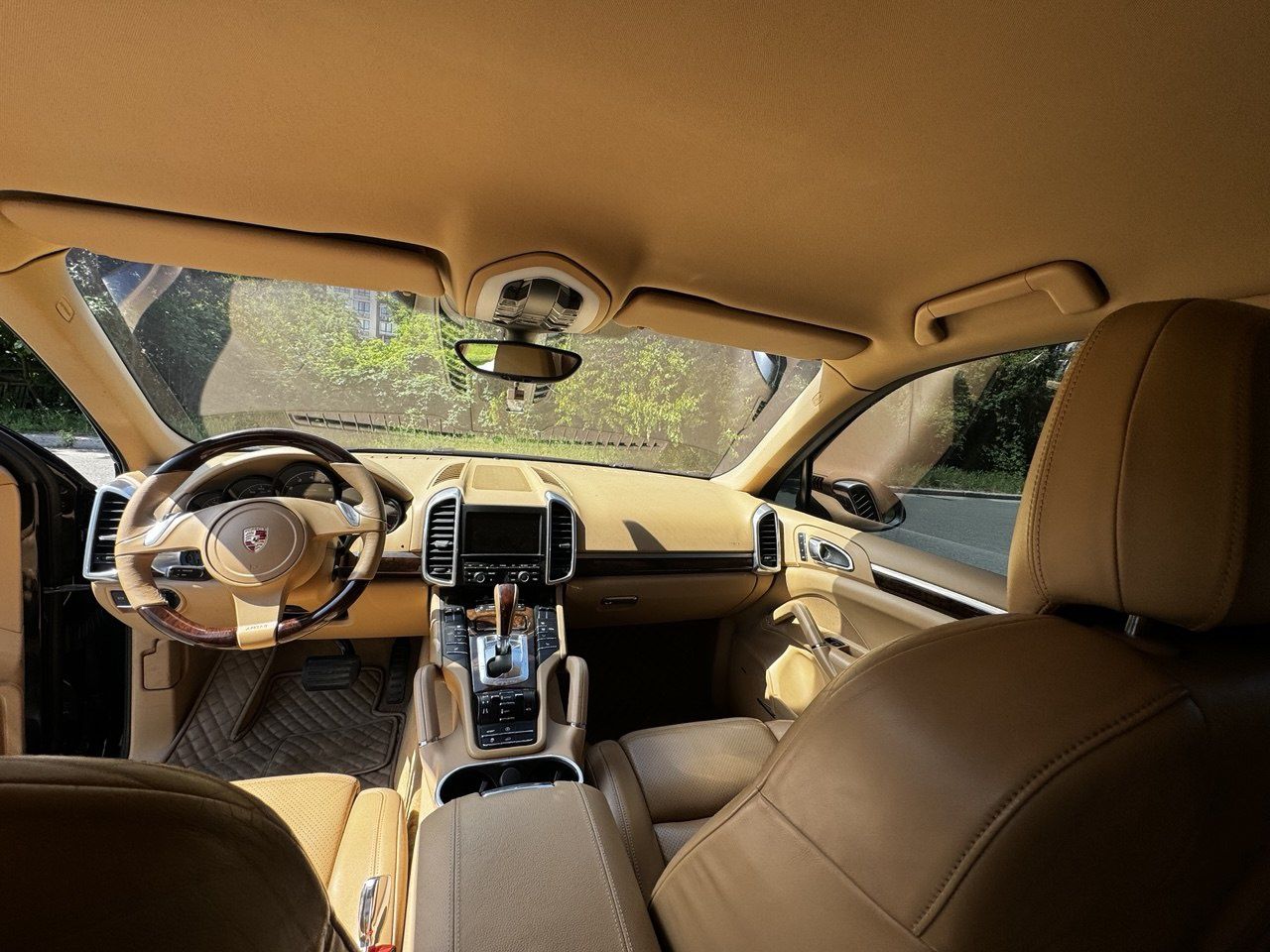 Porsche Cayenne офіційний 2011 року