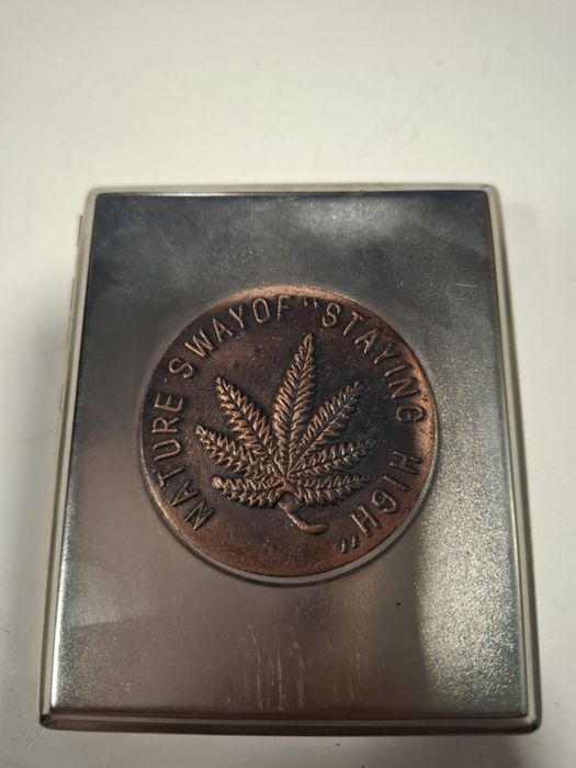 Papierośnica metalowa Konopie maryśka