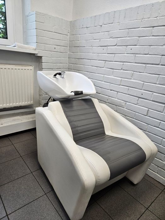 Sprzedam używaną Myjkę fryzjerską z fotelami