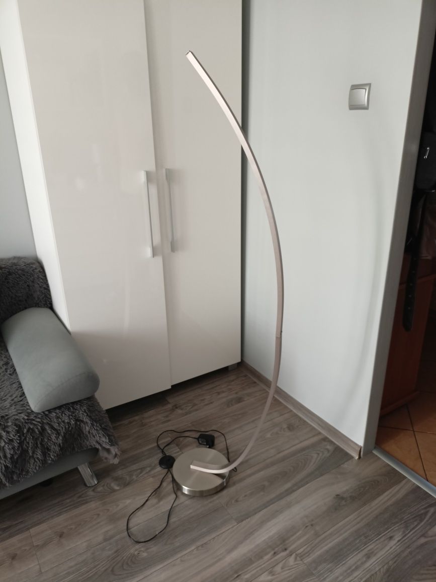 Lampa podłogowa ledowa
