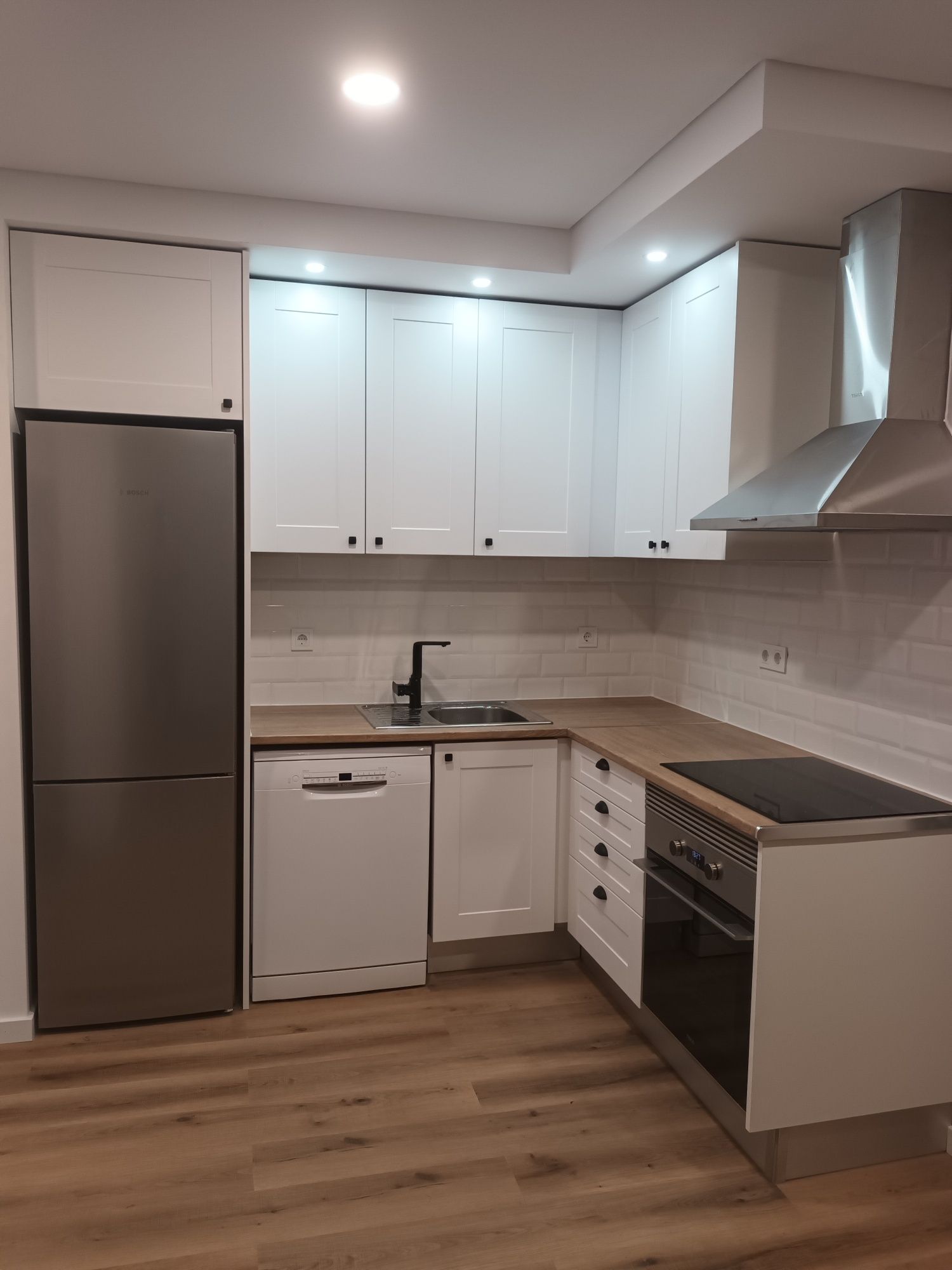 Remodelação de interiores, apartamentos e lojas