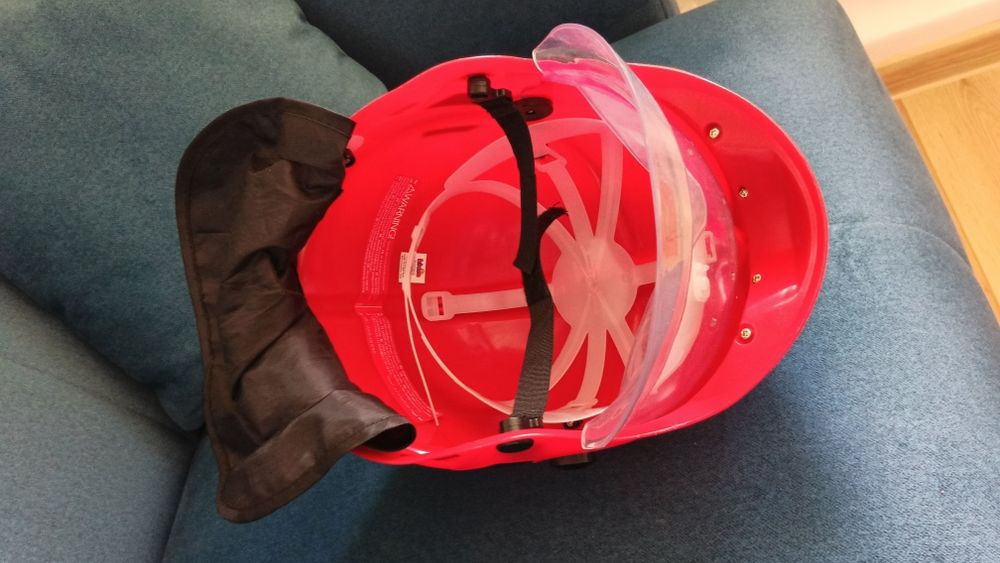 Hełm strażacki dla dziecka z podnoszoną szybką Klein