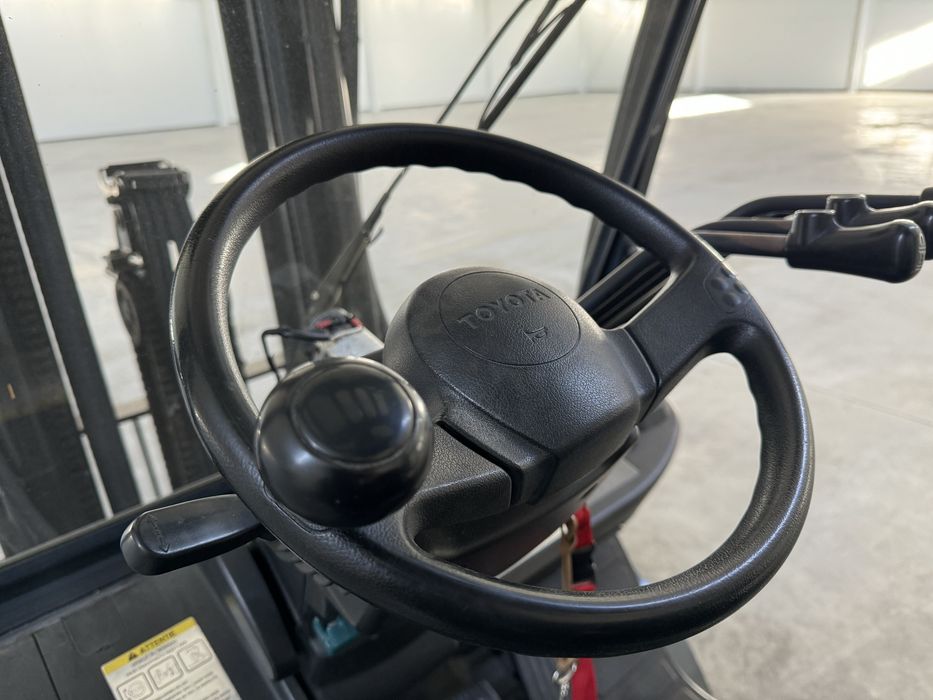 Продаж навантажувача TOYOTA 02-8FGF15, 2009 року в ідеальному стані!