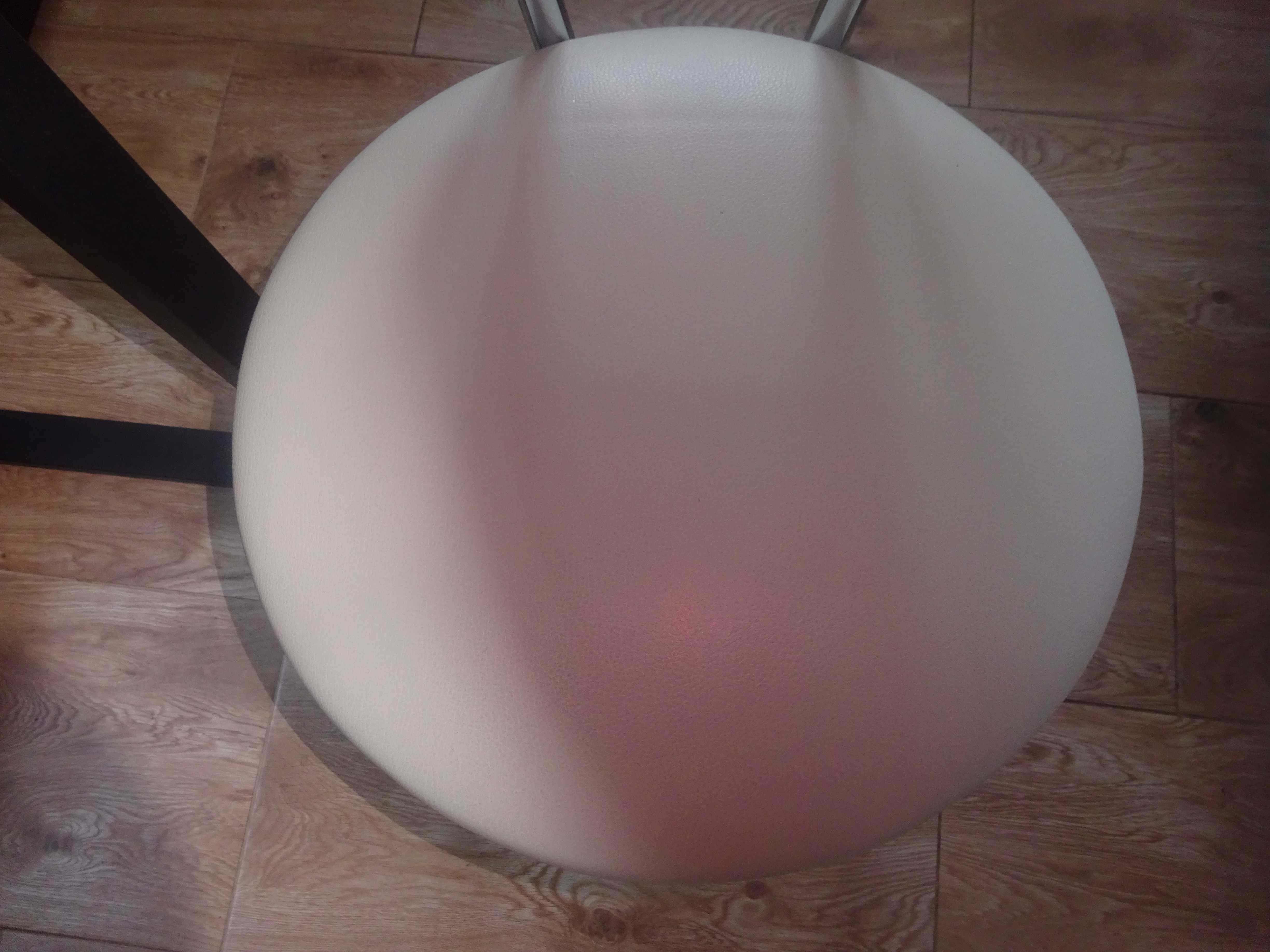 krzesło chrom chrome srebrne kremowe siedzisko