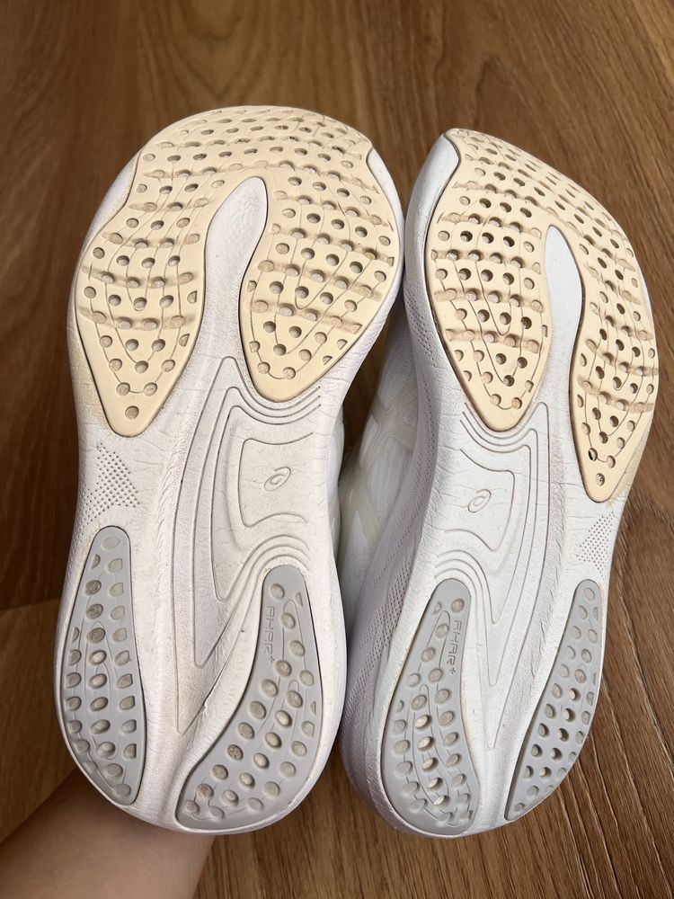 Кросівки для бігу ASICS Gel Nimbus 25 (1012B626)