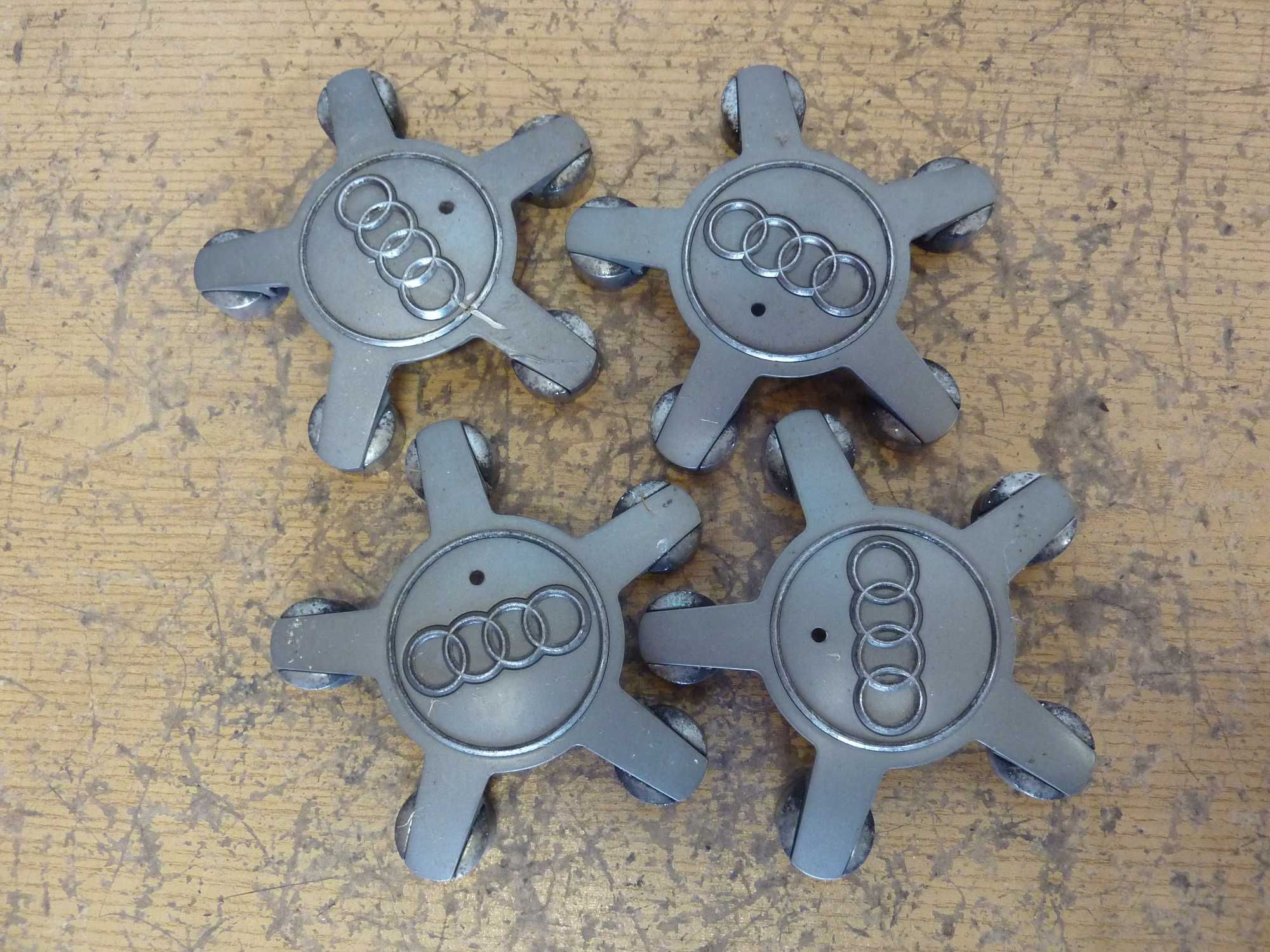 AUDI A6 C7 A8 D4 A4 B8 dekielki felg 4F0.601165N oryginał KOMPLET