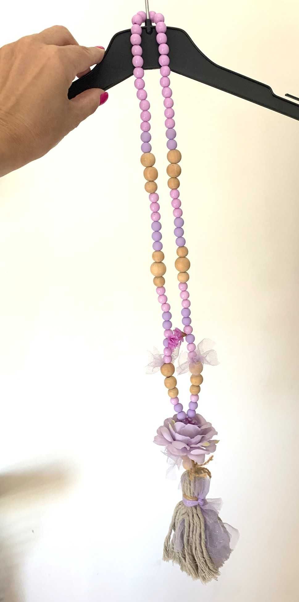 Colar com flor em tons de rosa, bege, rouxo, único