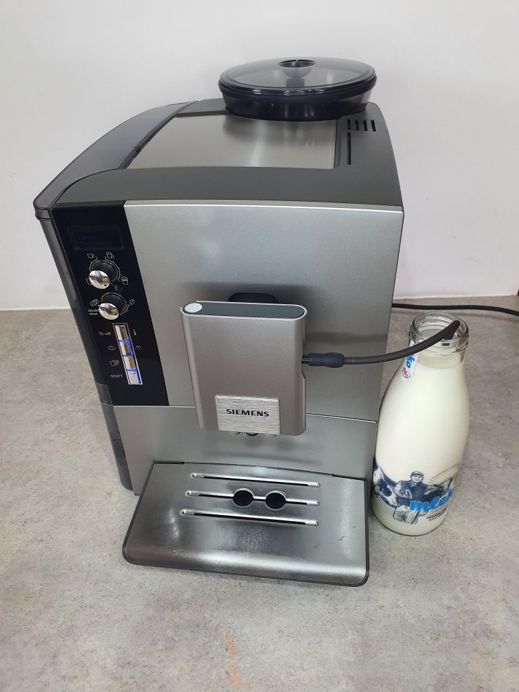 Automatyczny ekspres po konserwacji Siemens Eq.5 macchiato plus