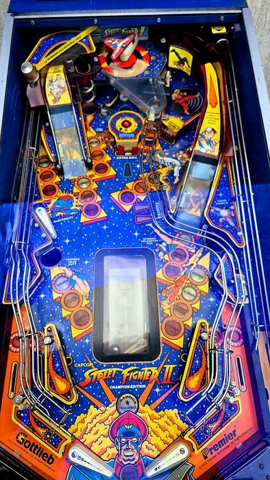 flipper ,pinball Star Trek the Next Generation i Street Fighter II