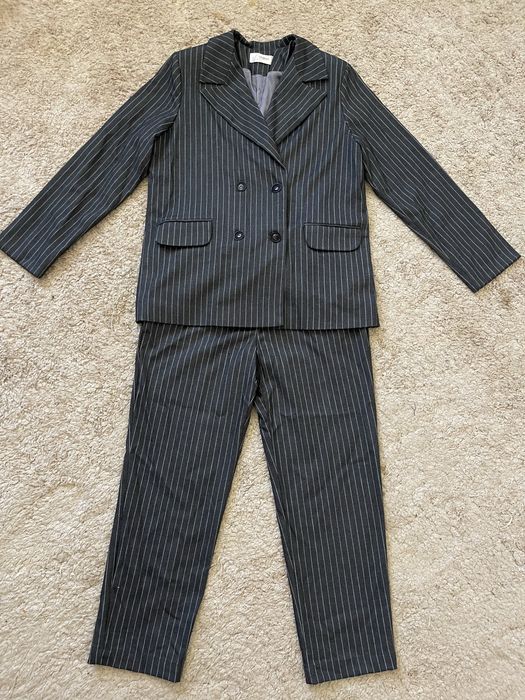 Брючный костюм известной украинской марки размер М