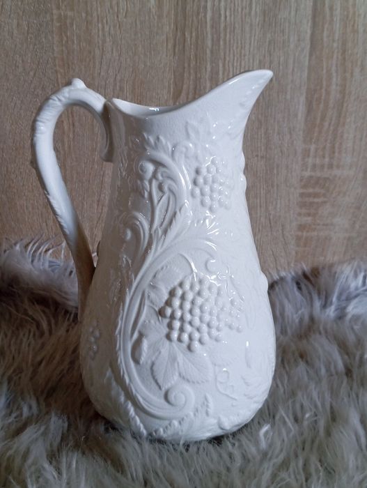 Porcelanowy dzbanek