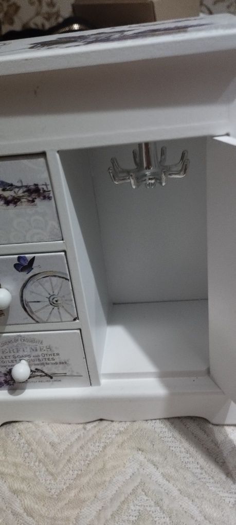Продам скриньку для прикрас