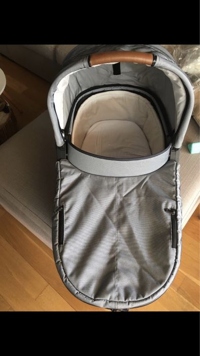Carrinho completo Mutsy igo carrinho de bebé com alcofa. Muito estavel
