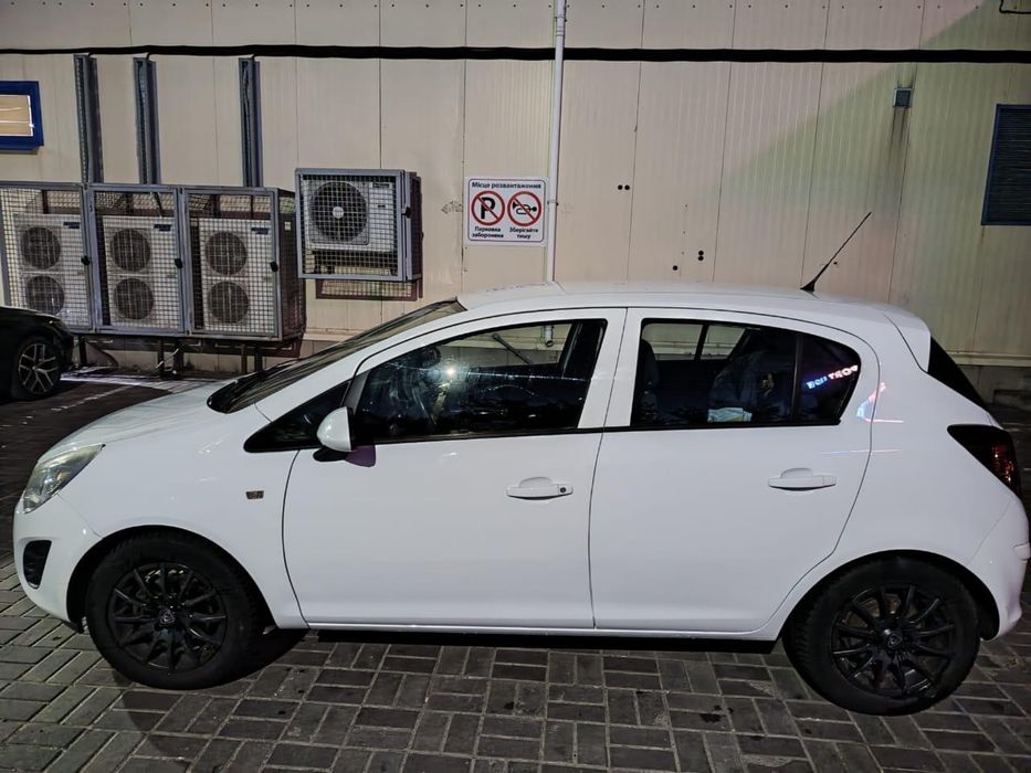 Opel Corsa 2011 рік 200 км , 1.4 бензін , міханіка