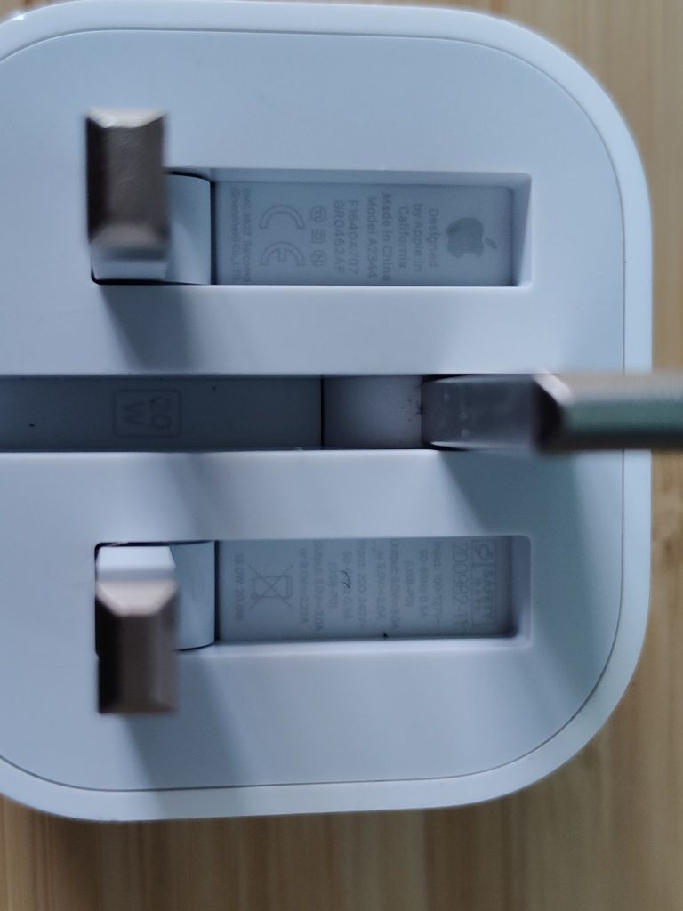 Apple Zasilacz Usb-C o Mocy 20 W Angielska Wtyczka