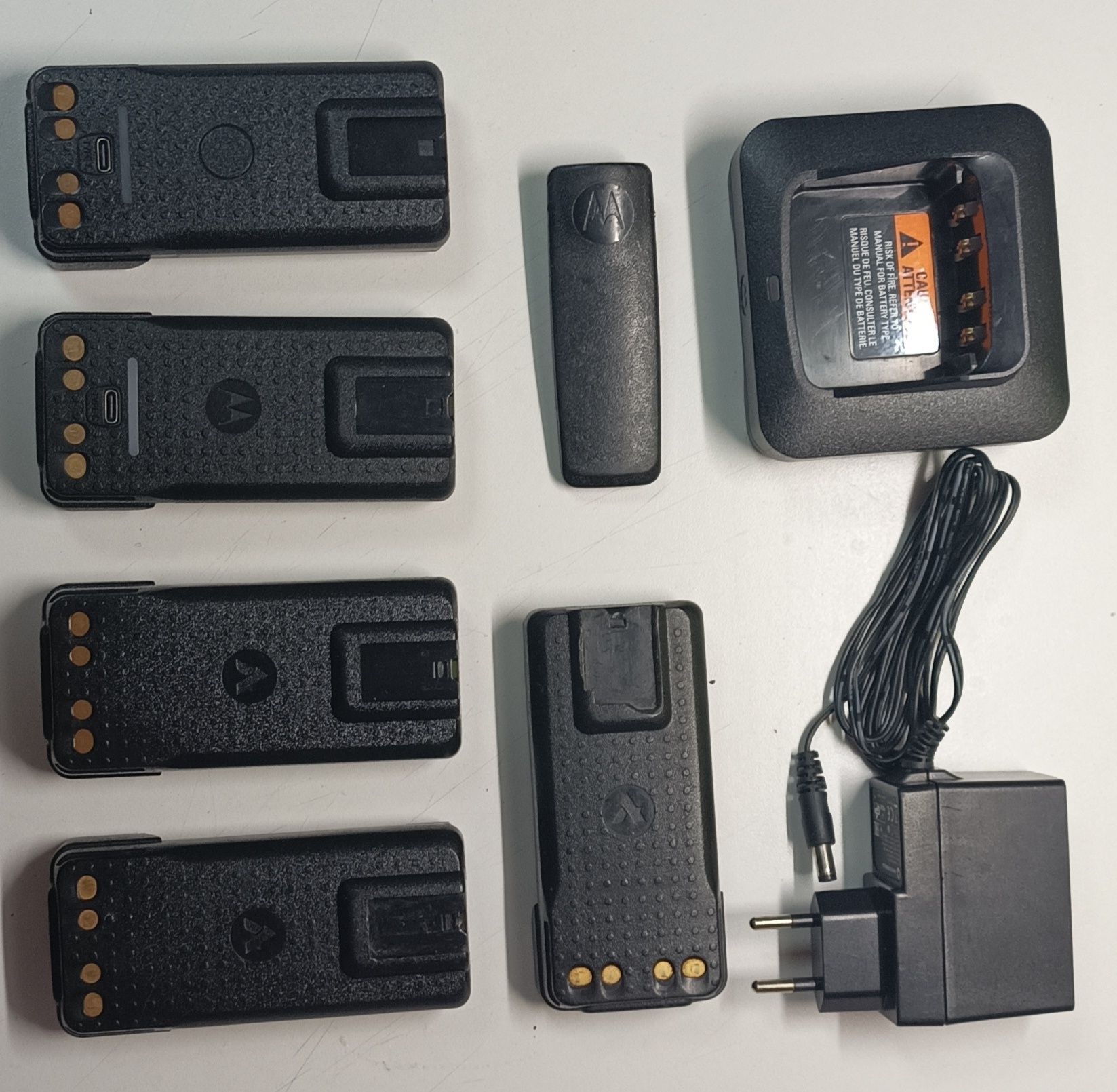5 АКБ акумуляторів з них 2 під tupe-c  MOTOROLA DP +зарядний пристрій