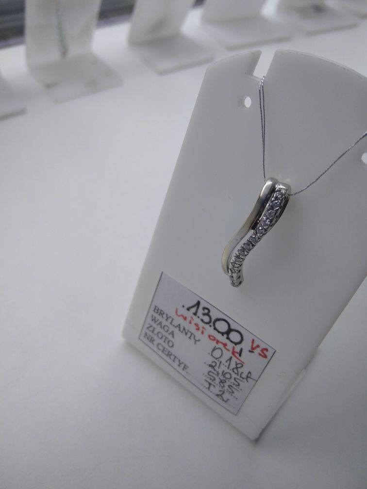 Złoty wisiorek z brylantami białe złoto 585  635