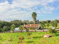 Quinta de 5 Hectares, com Moradias e Piscina