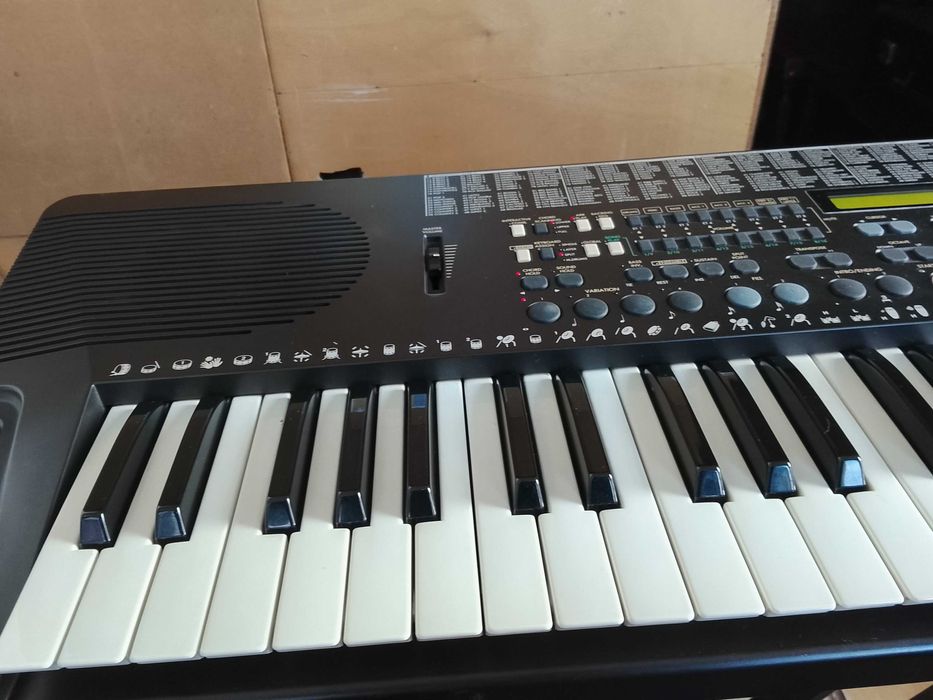 Teclado marca KORG I5S usado