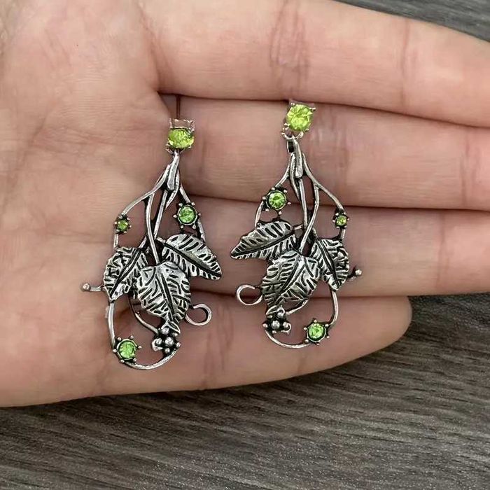 1 пара сережек зеленых листьев виноградной лозы