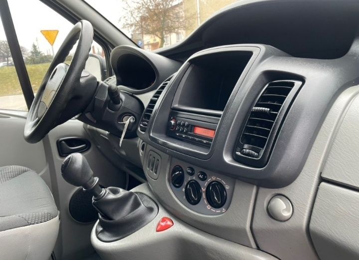 Opel Vivaro 2011 года