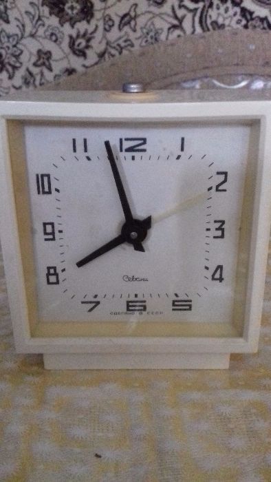 Часы-будильник Севан Ереванский часовой завод. Раритет СССР