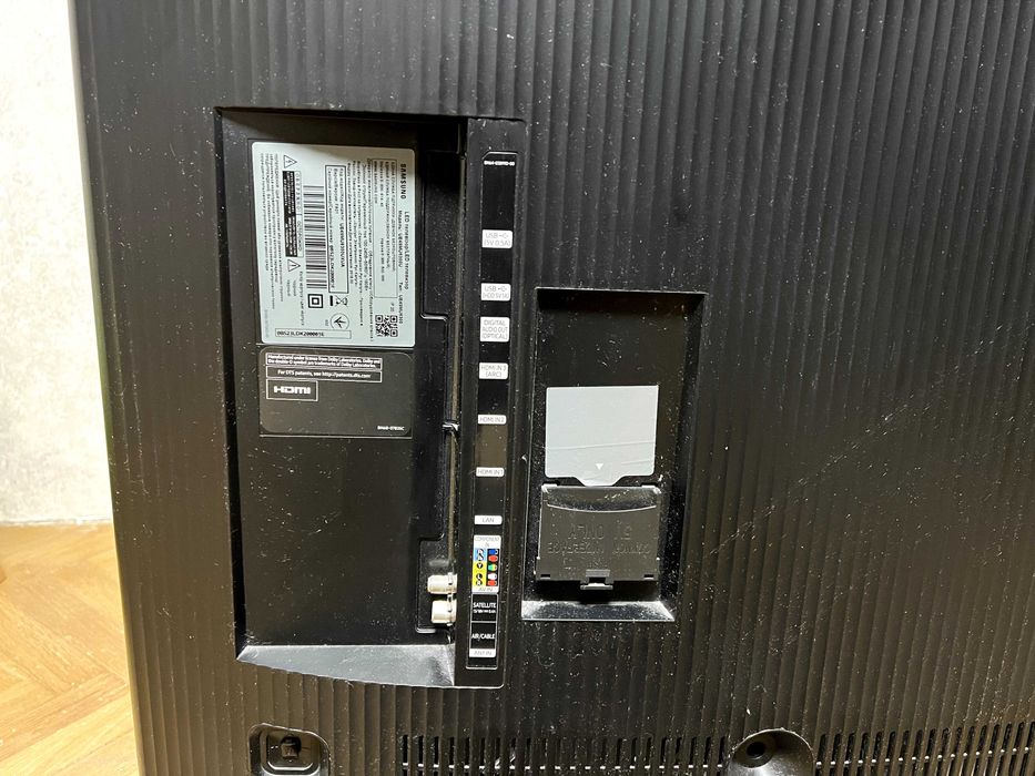 НА ЗАПЧАСТИНИ ЧИ РЕМОНТ Телевізор Samsung UE49MU6300 тріснута матриця