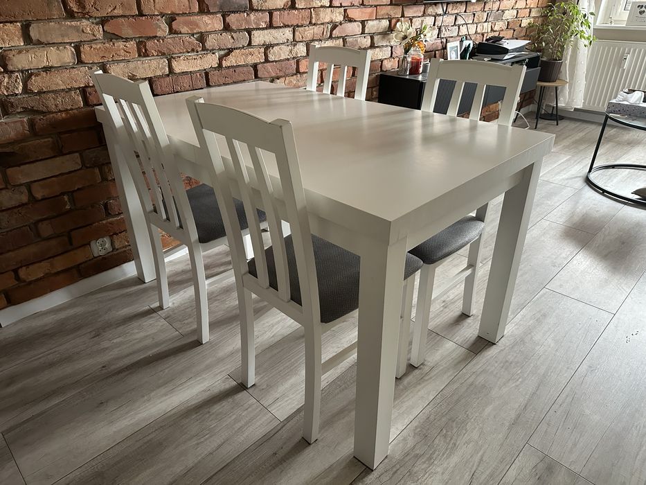 Stół rozkładany + 4 krzesła