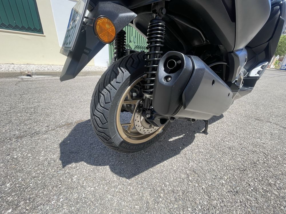 Yamaha 300 Xmax Tech Max